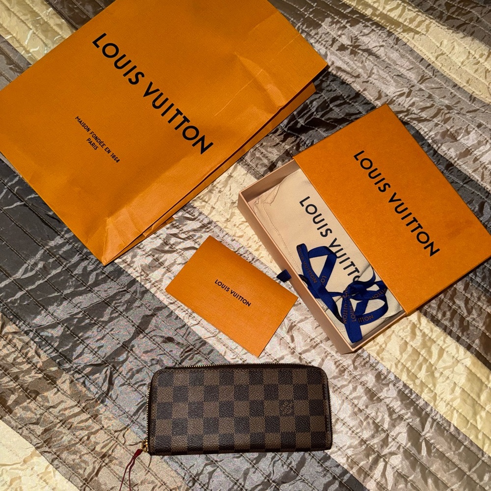100% authentic Louis Vuitton Checkered Clemence long Brown wallet